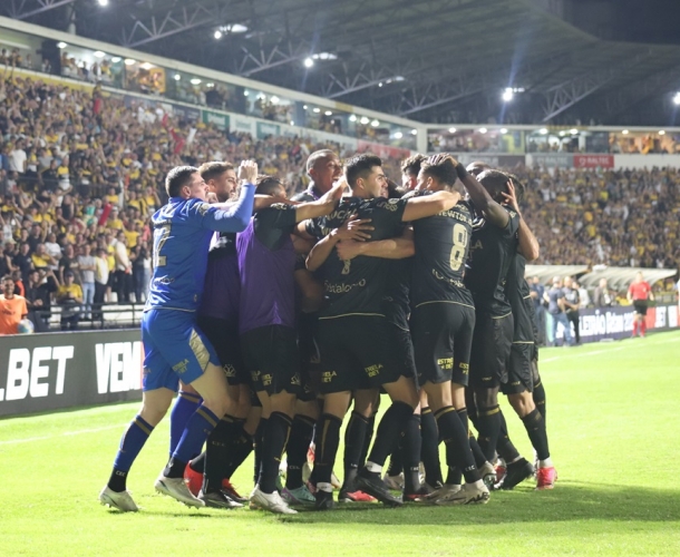 Tigre vence o Atlético MG na despedida de Eder