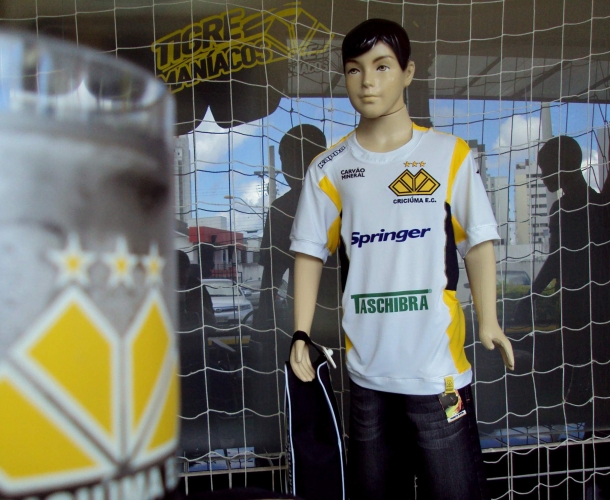 Torcedor ganha camisa oficial