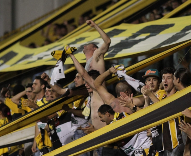 Torcida tricolor comemora vitória