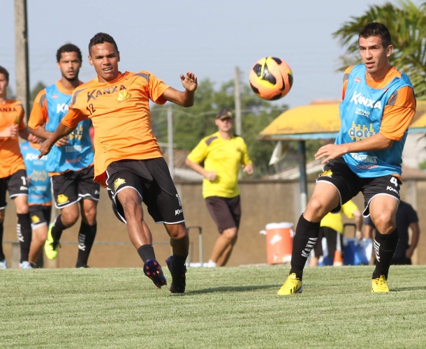 Trabalho em ritmo forte no CT