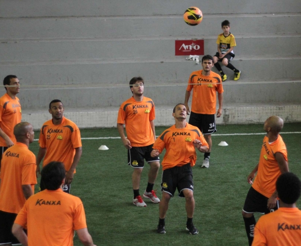 Último treino antes de encarar o Vitória