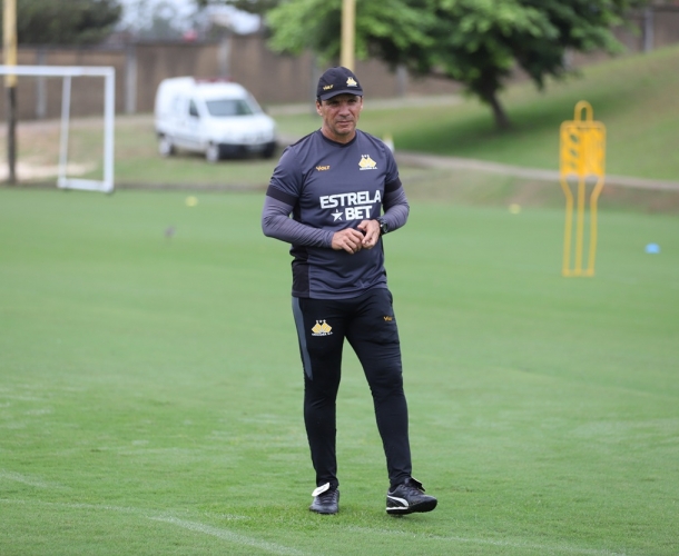 Zé Ricardo comanda atividade tática