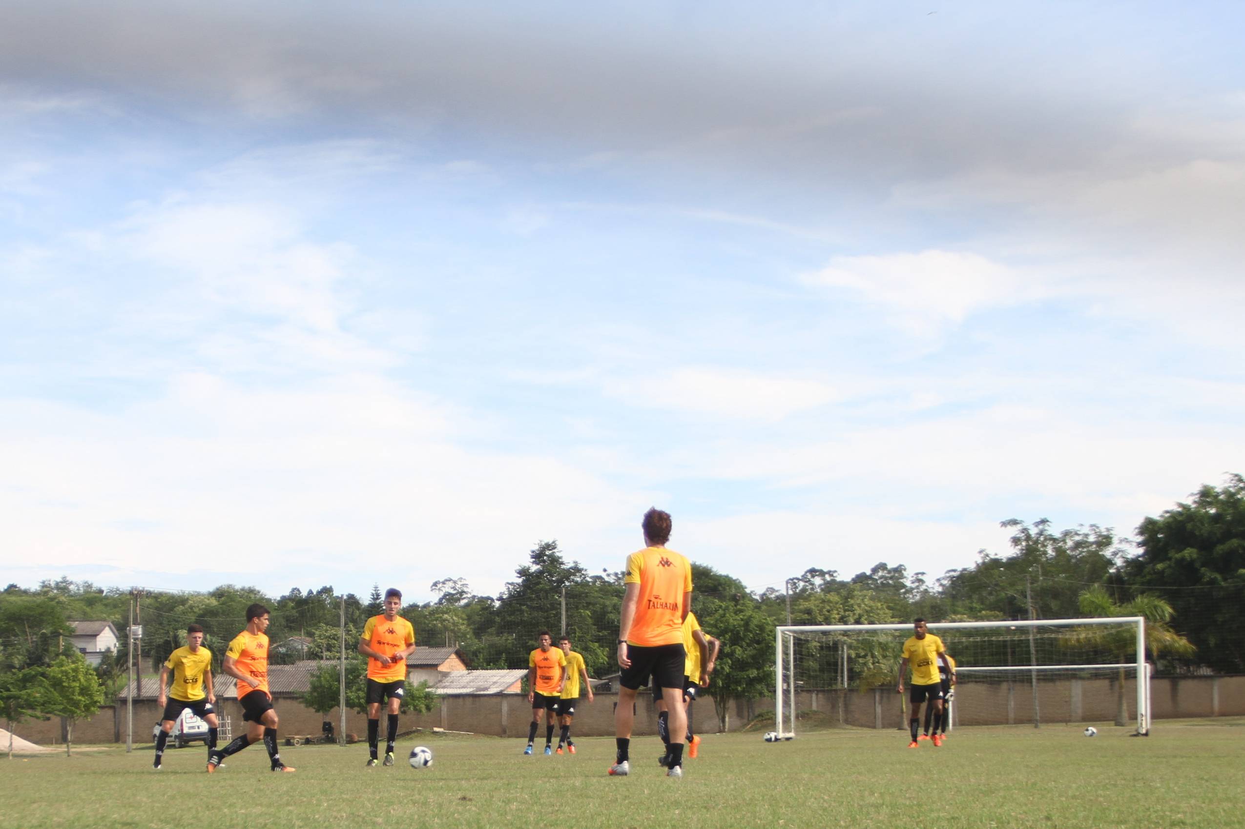 Treino no CT após empate