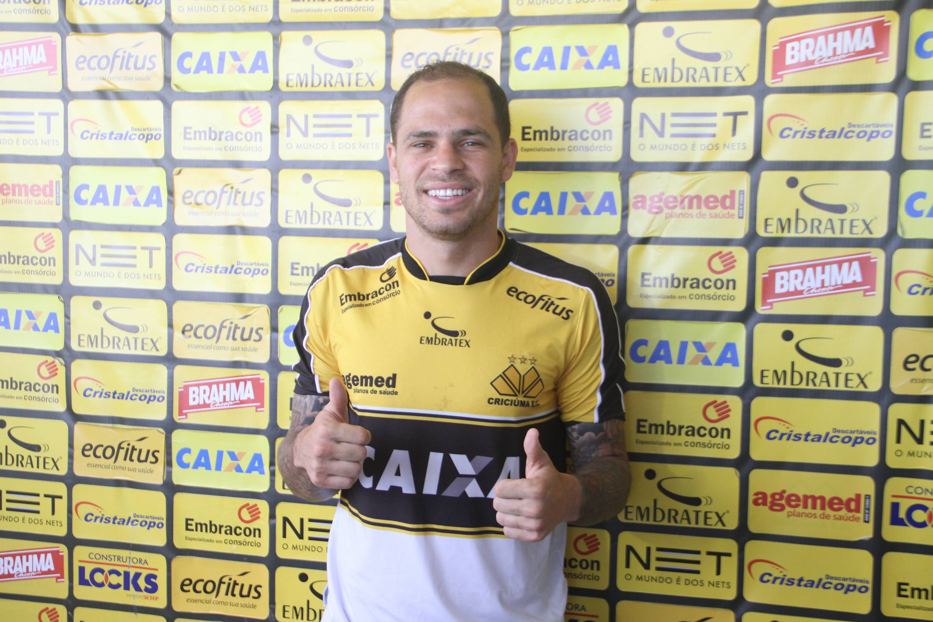 Tigre apresenta atacante Silvinho
