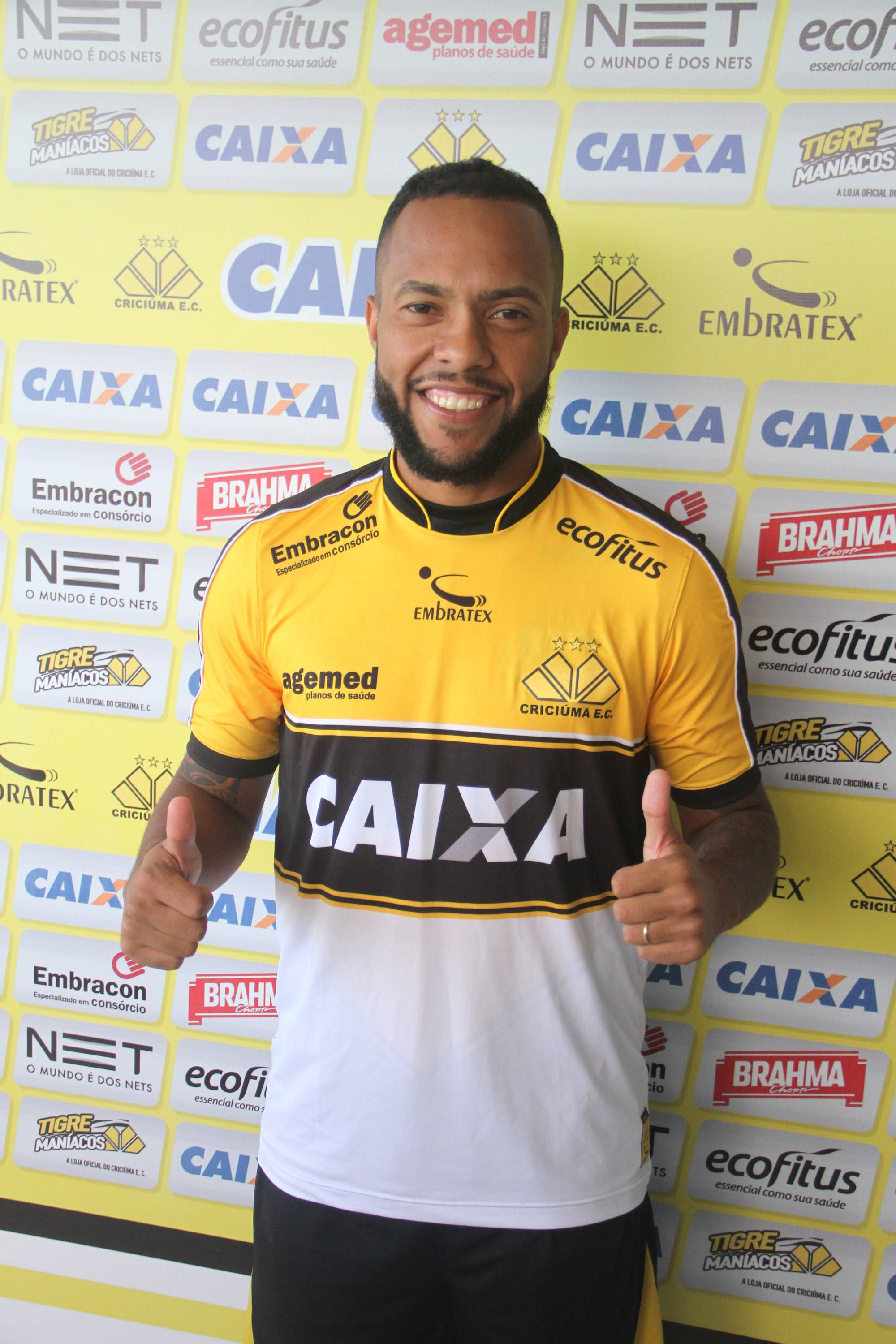 Apresentação do volante Paulinho 26/04